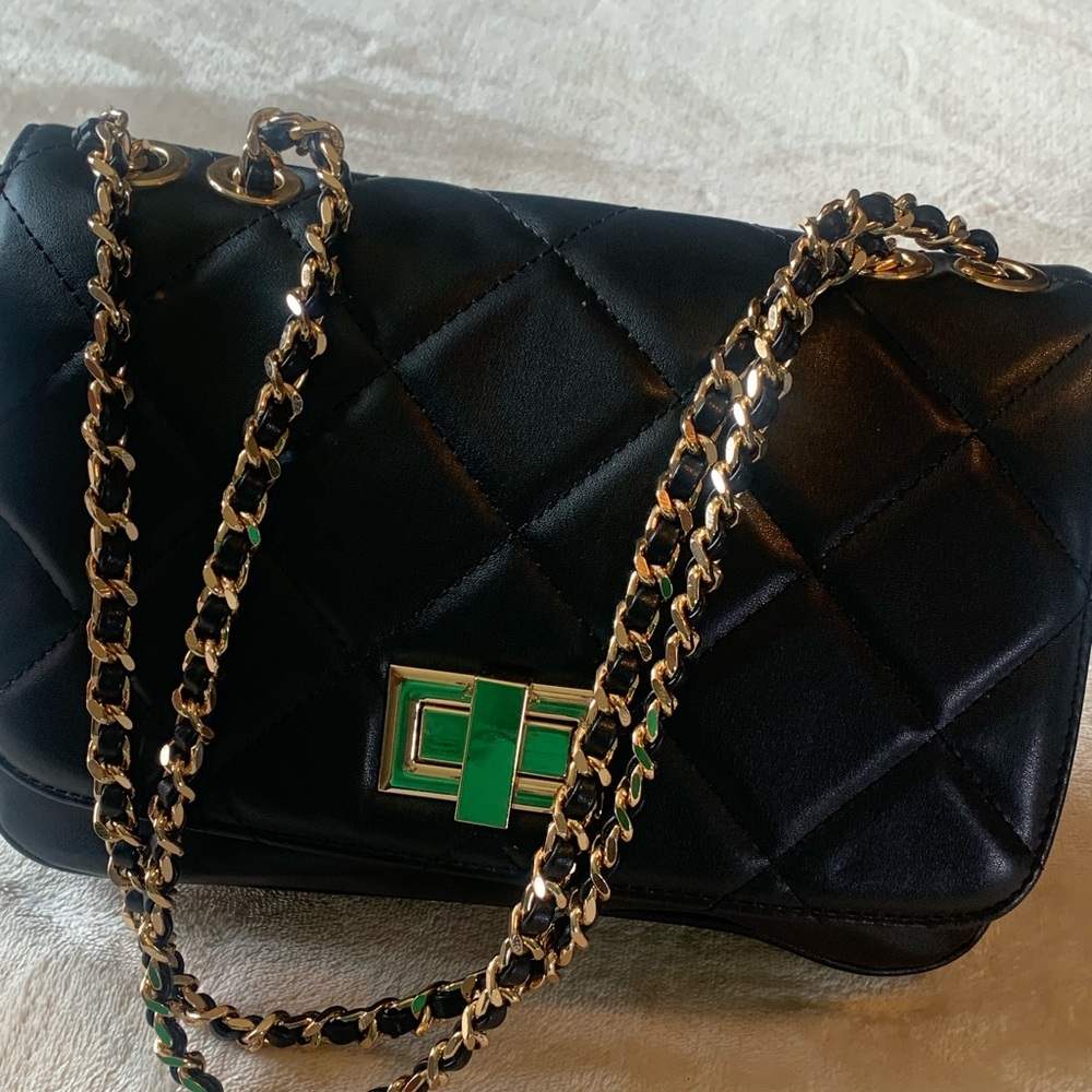 Aldo Black Quilted Crossbody Bag with Gold Chain - Picture 2 of 11